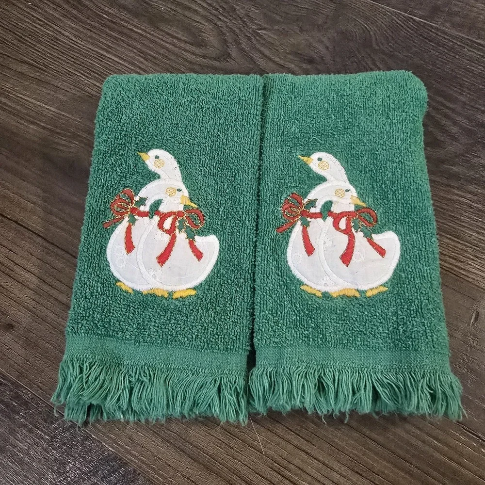 Vintage Christmas Finger Tip Hamd Towels Geese Red Green Set of 4 USA Cotton‎